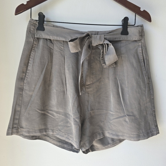 VERO MODA Mushroom Brown Grey Tan Shorts with Tie Waist Size M - Picture 3 of 9
